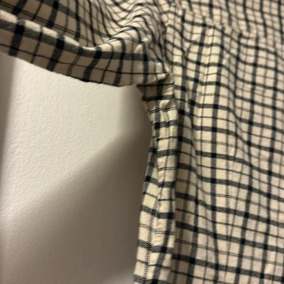 Ralph Lauren, like new, slim fit black and white flannel top, sz 4 - Picture 6 of 6